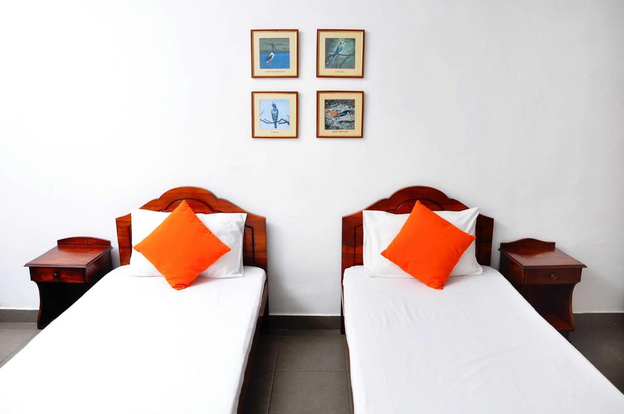 Sea View Hotel Colombo Esterno foto