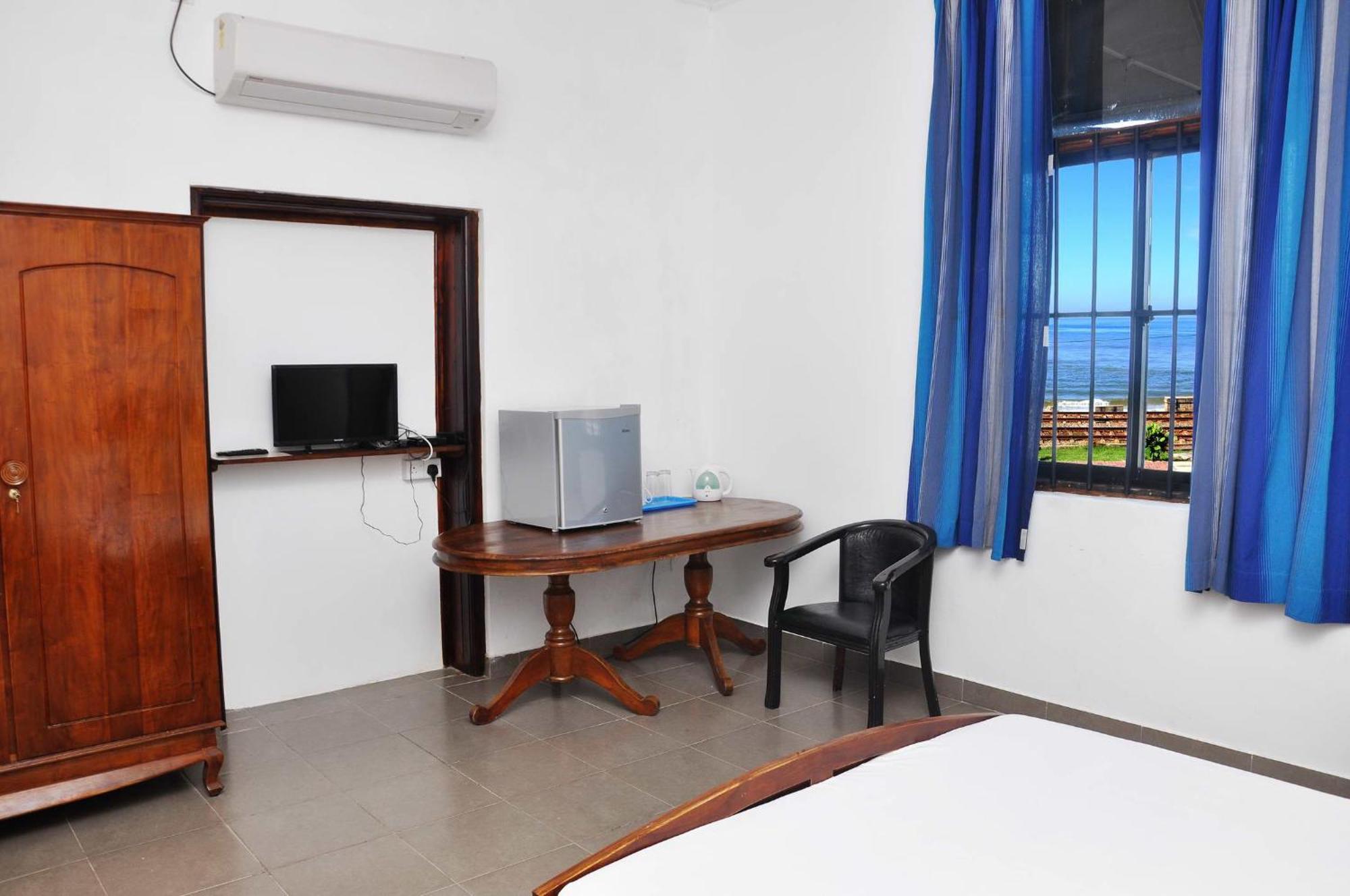 Sea View Hotel Colombo Esterno foto