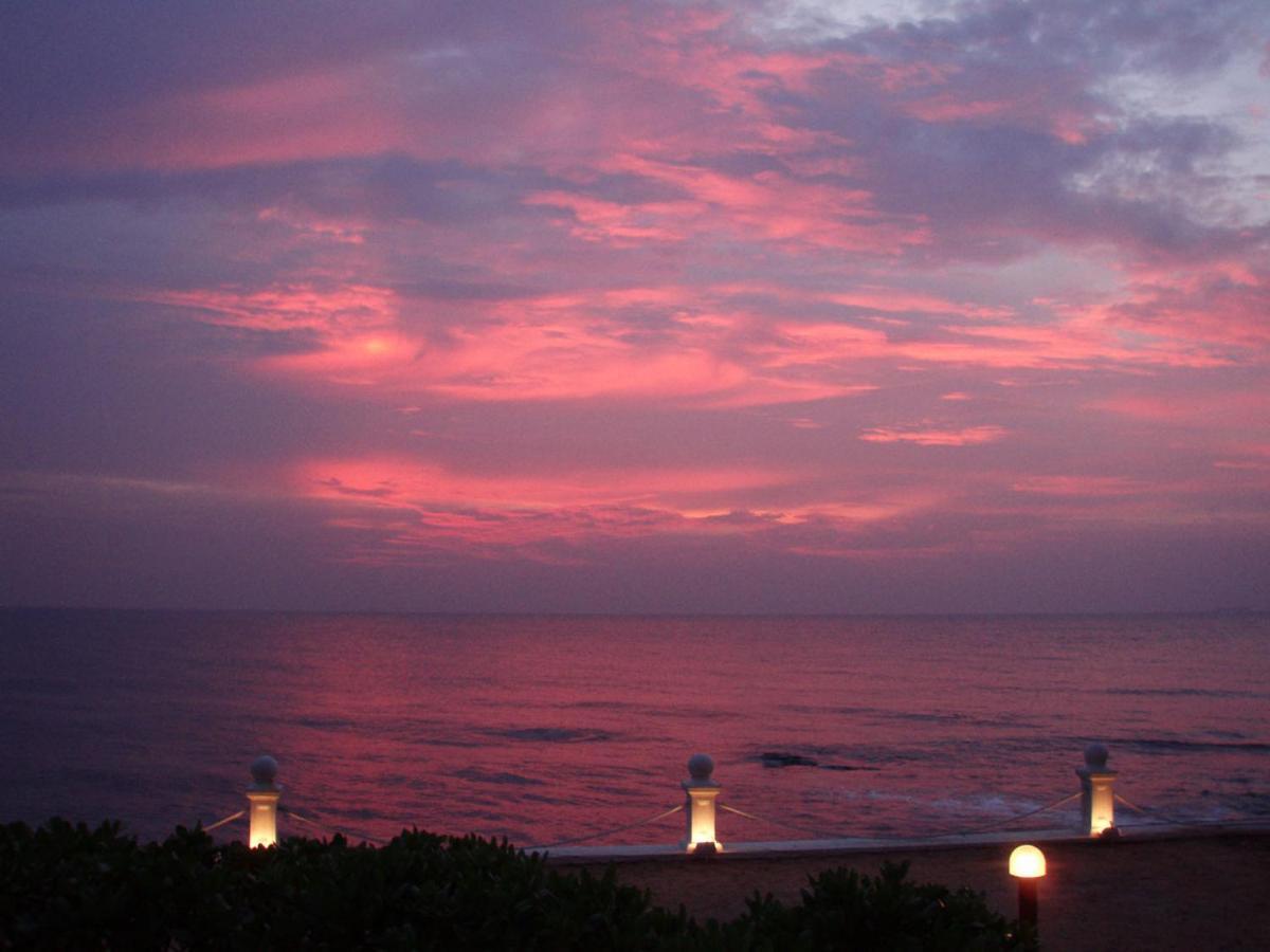 Sea View Hotel Colombo Esterno foto
